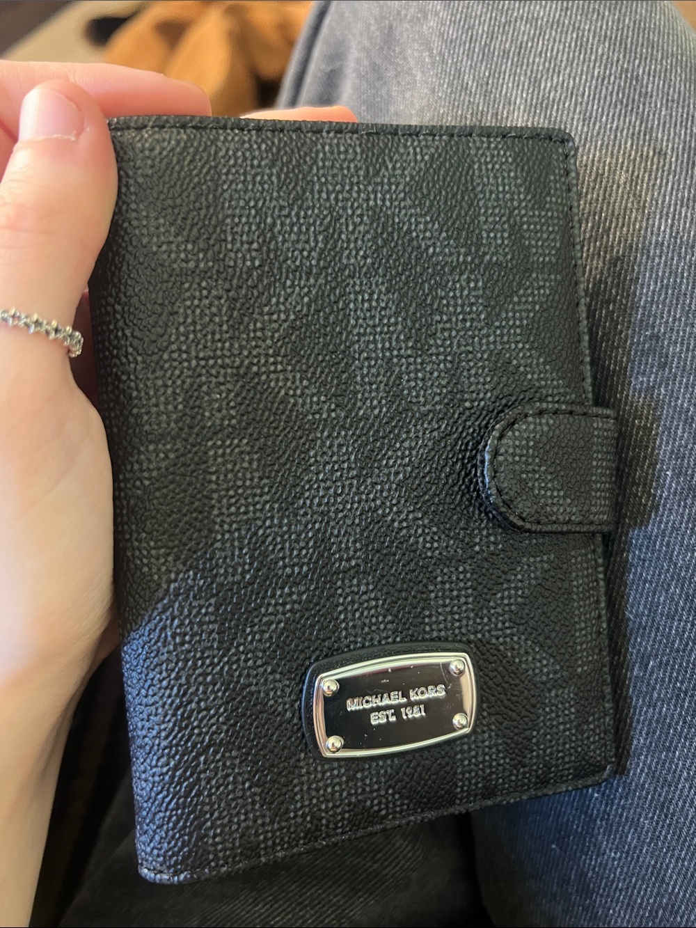 Michael Kors NWT Passport Wallet Grey Silver Travel
